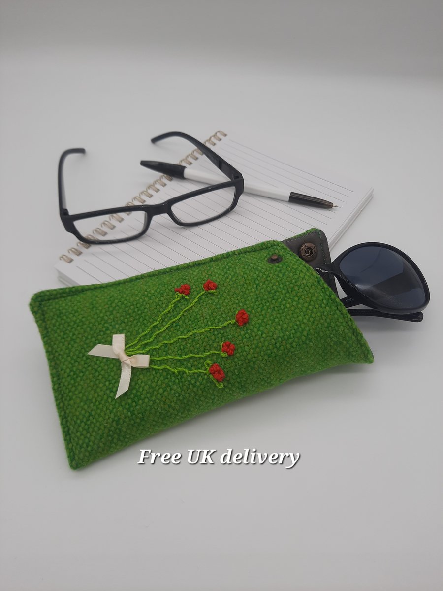 Glasses case vibrant green tweed with embroidered red roses.