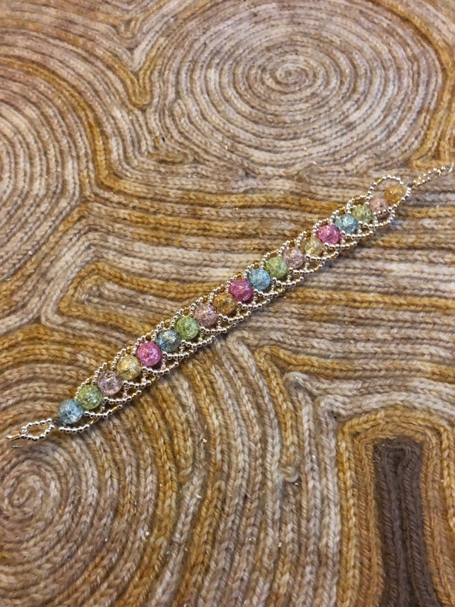 Cracked glass beaded bracelet for children
