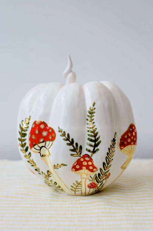 Hand Painted Mushroom Ceramic Pumpkin – Handmade Autumn Decoration with Gold