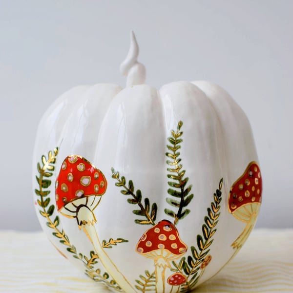 Hand Painted Mushroom Ceramic Pumpkin – Handmade Autumn Decoration with Gold