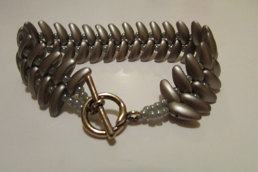 Silver Grey Coloured Slinky Chilli Bead Bracelet