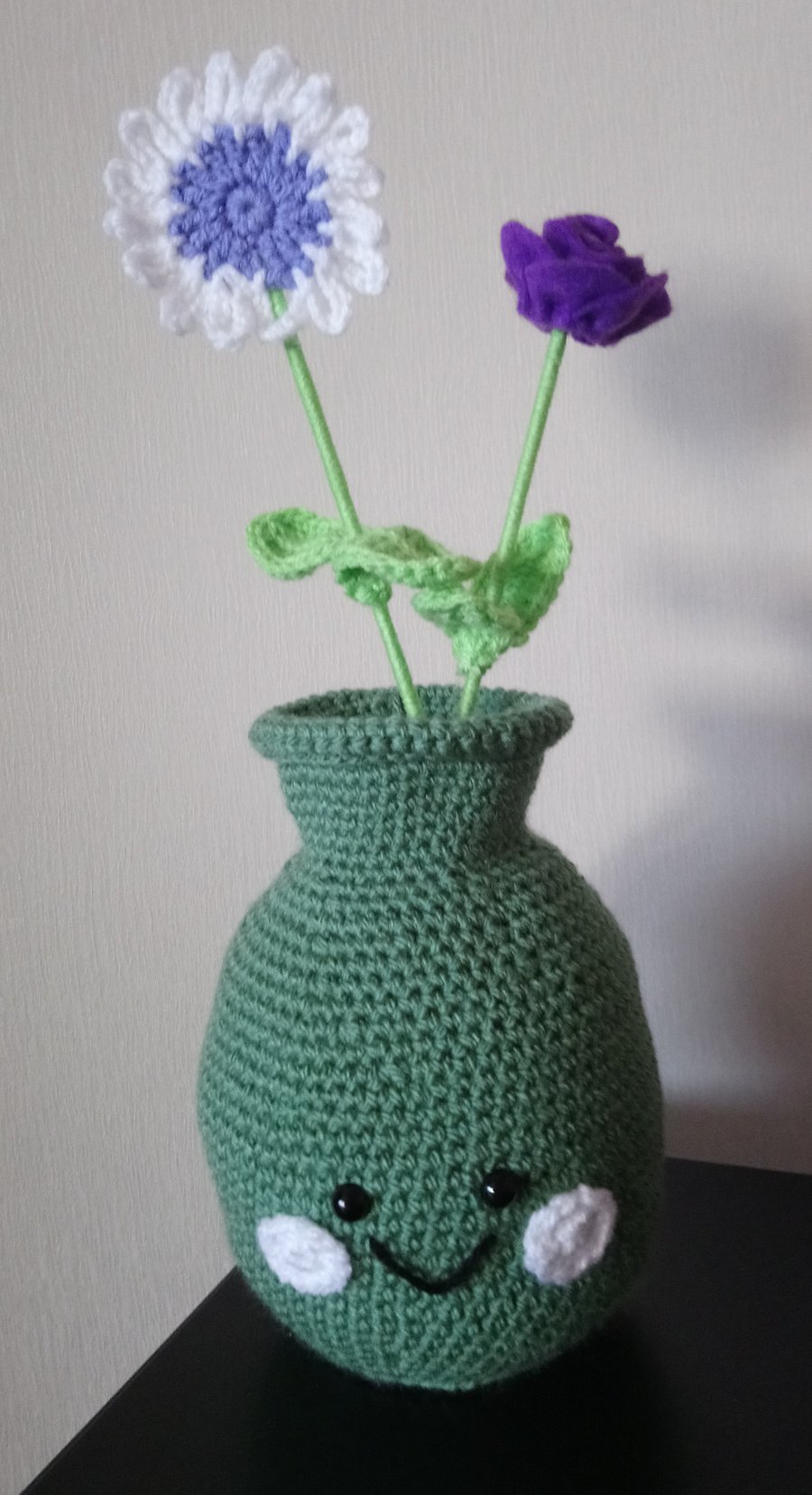 Crotchet vase with crotchet flowers