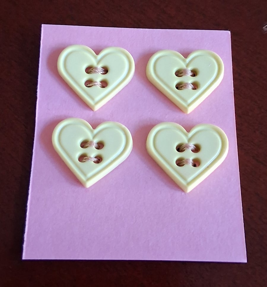 18MM PALE YELLOW BUTTONS