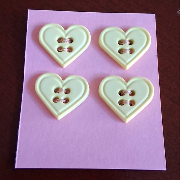 18MM PALE YELLOW BUTTONS