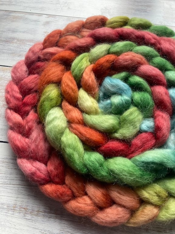 White Teeswater Spinning fibre 100g Apples in the orchard