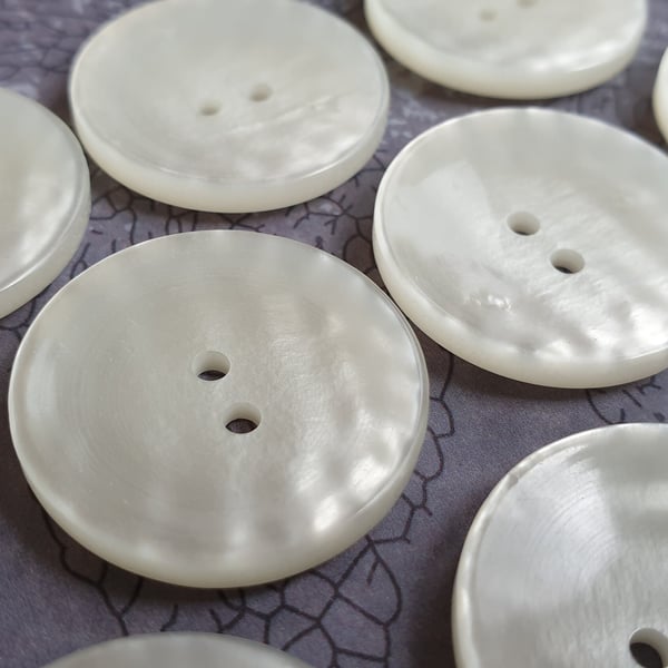 1" 25mm 40L Highly polished Cream buttons with movement