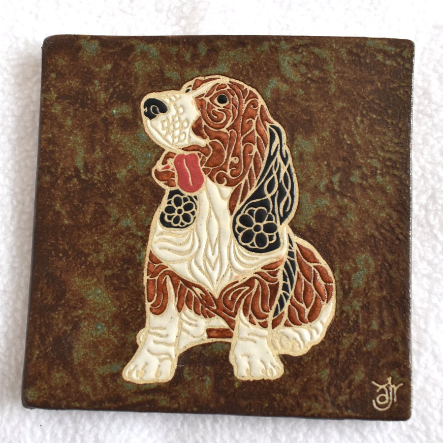 WP42 Wall plaque tile basset dog picture (Free UK postage)