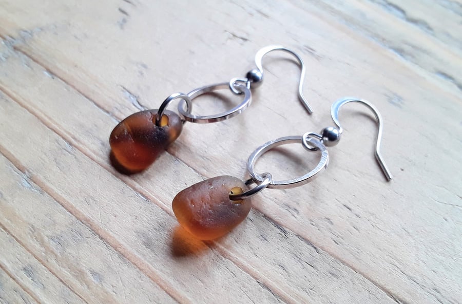 Dangle Earrings: Rich Amber