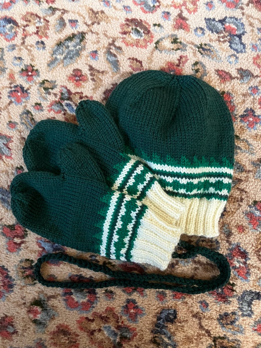 Laurie’s Fairstead mittens and hat