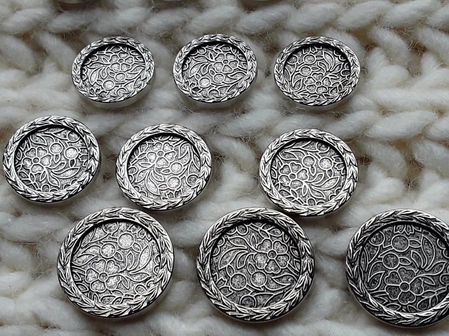 7 8" 22.4mm 36L Antique Silver FLORAL Buttons x 3 