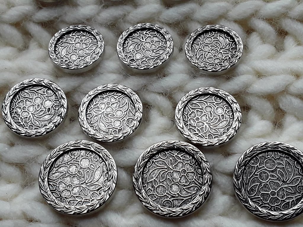 7 8" 22.4mm 36L Antique Silver FLORAL Buttons x 3 