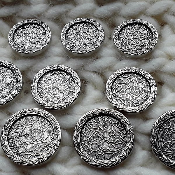 7 8" 22.4mm 36L Antique Silver FLORAL Buttons x 3 