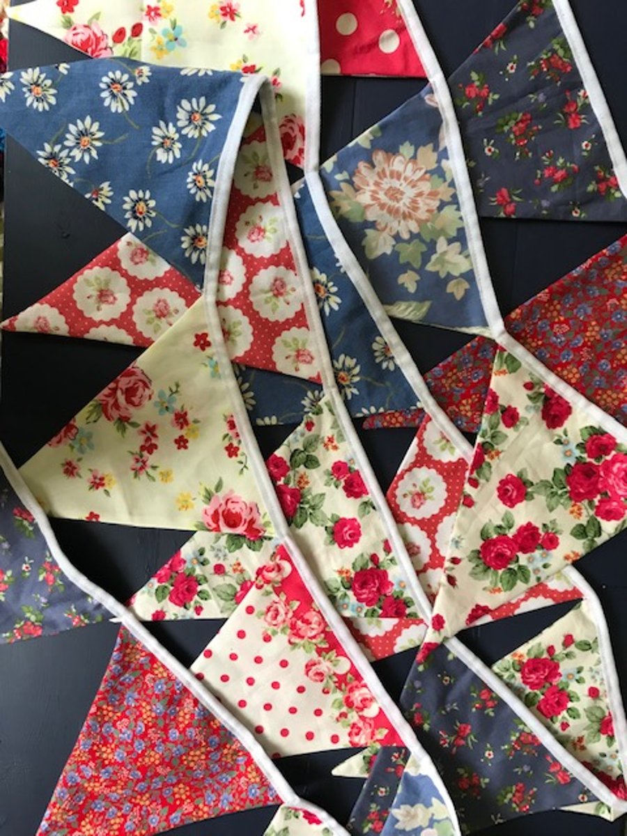 Special order for SS: 3 metres of red, white and blue floral bunting 