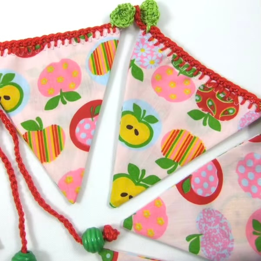 Apple Bunting