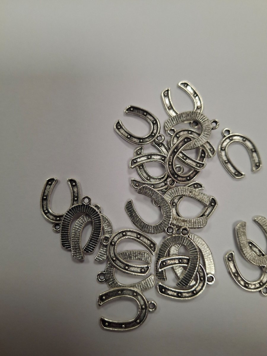 100 x Tibetan Antique Silver 16 x 12mm Horseshoe Charms