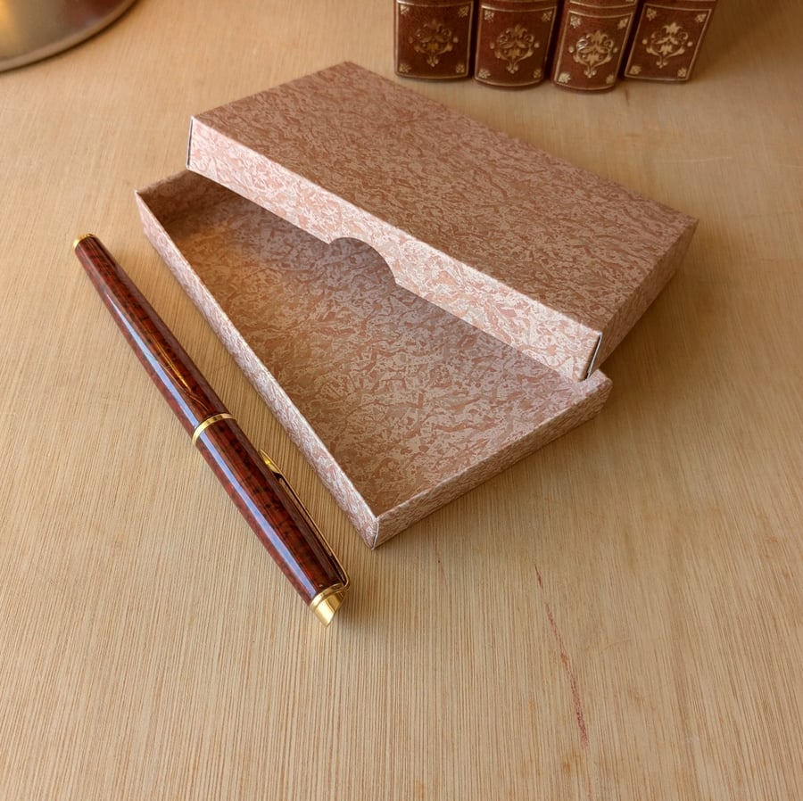 'Molten Allusion' - A handmade, ultra-thin, necklace gift box (Code: NBPAMA)