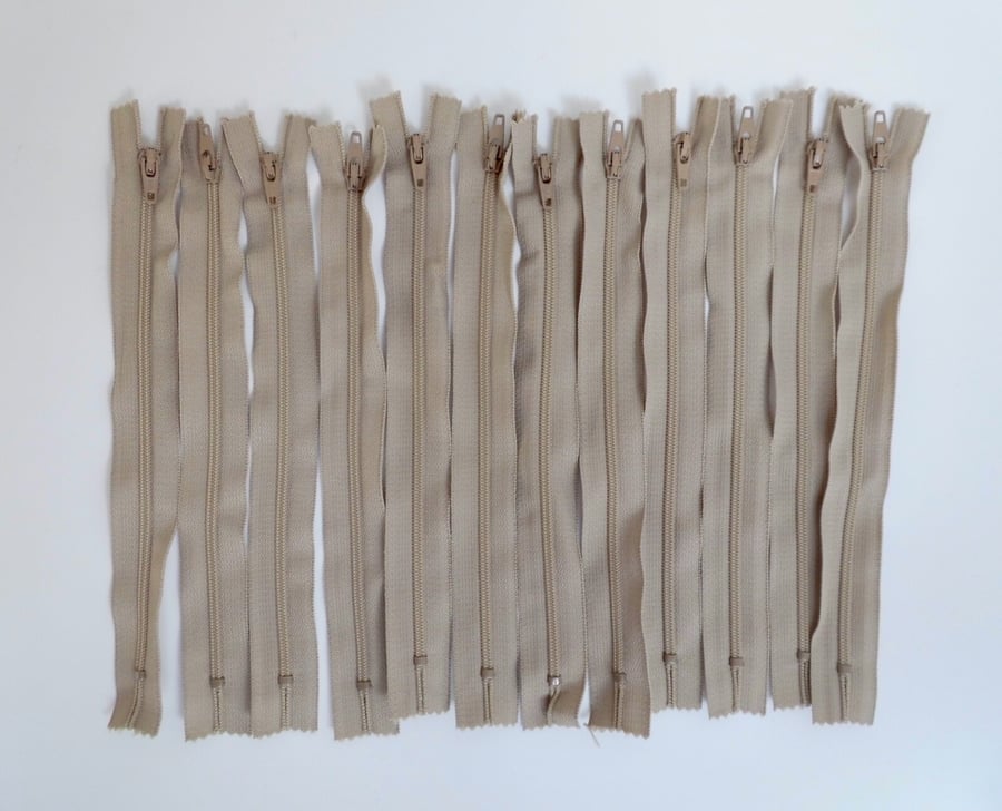 Pack of 12 x 20cm zips beige