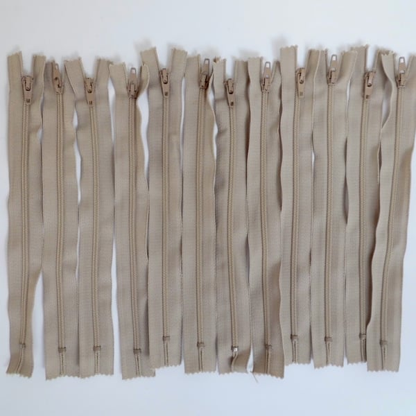 Pack of 12 x 20cm zips beige