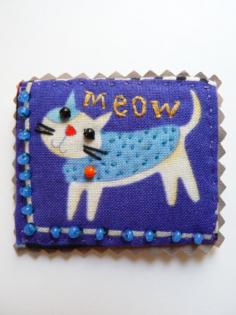 ON SALE - Vintage fabric - cat design printed textile handmade beaded brooch