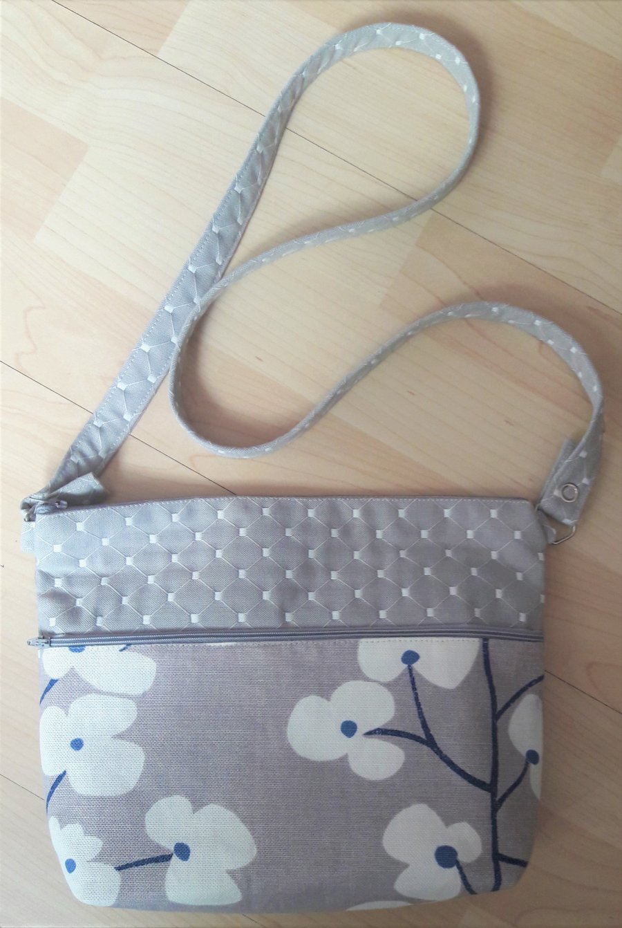 Shoulder bag, crossbody bag with stylish flower print