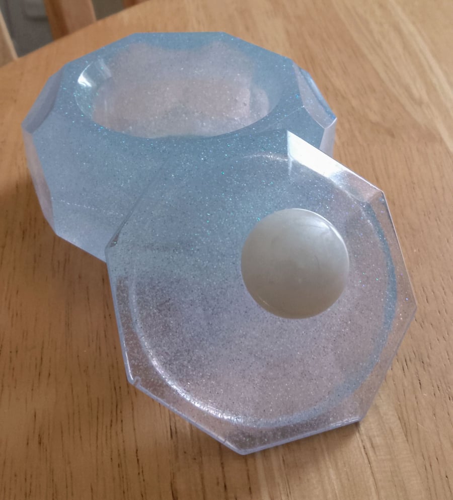 Keepsake box with faux pearl top and glitter effect.