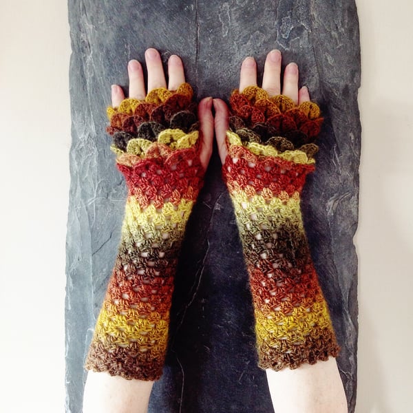 Dragon Scale Gloves - Fade to Rose
