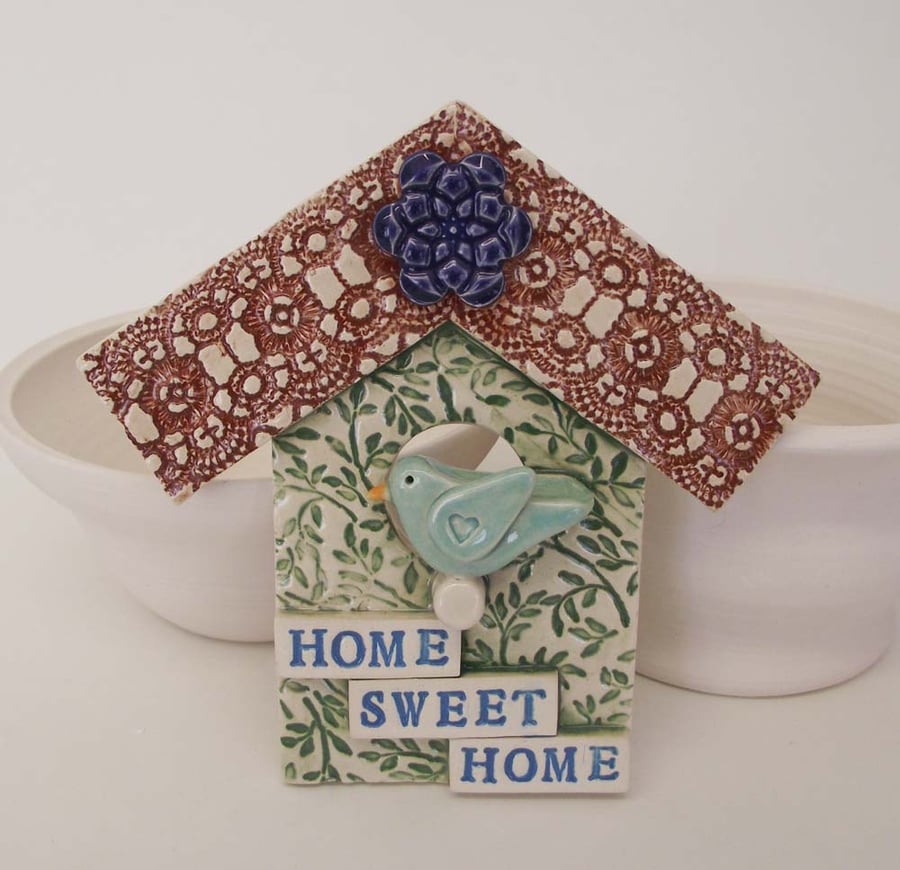 Welcome ceramic birdhouse decoration