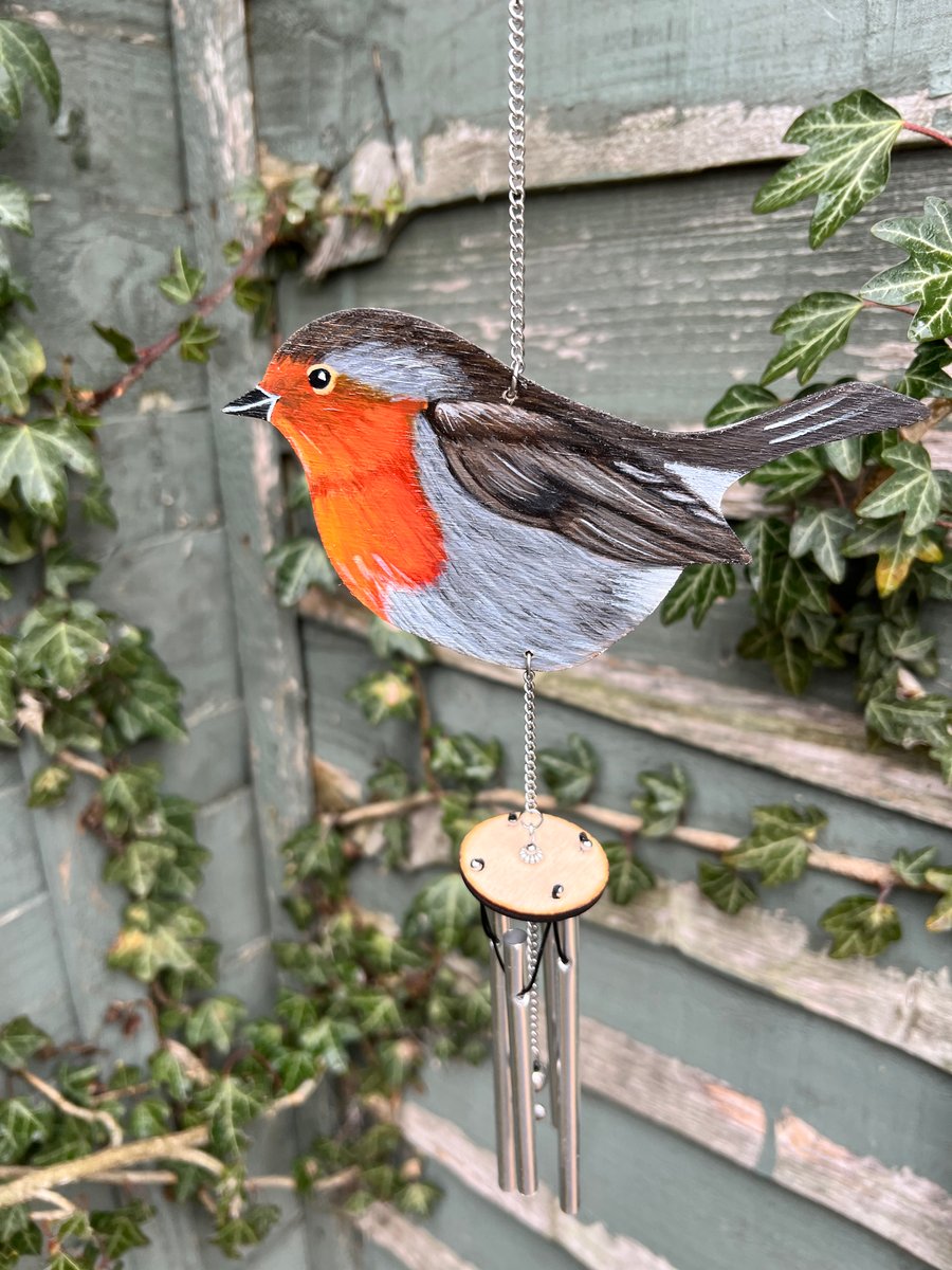Robin wind chime with aluminum chimes. 