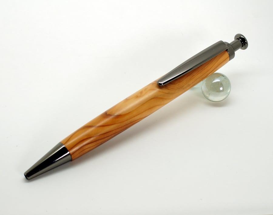 Click Pen Dressed in English Yew