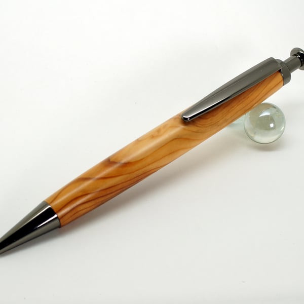 Click Pen Dressed in English Yew
