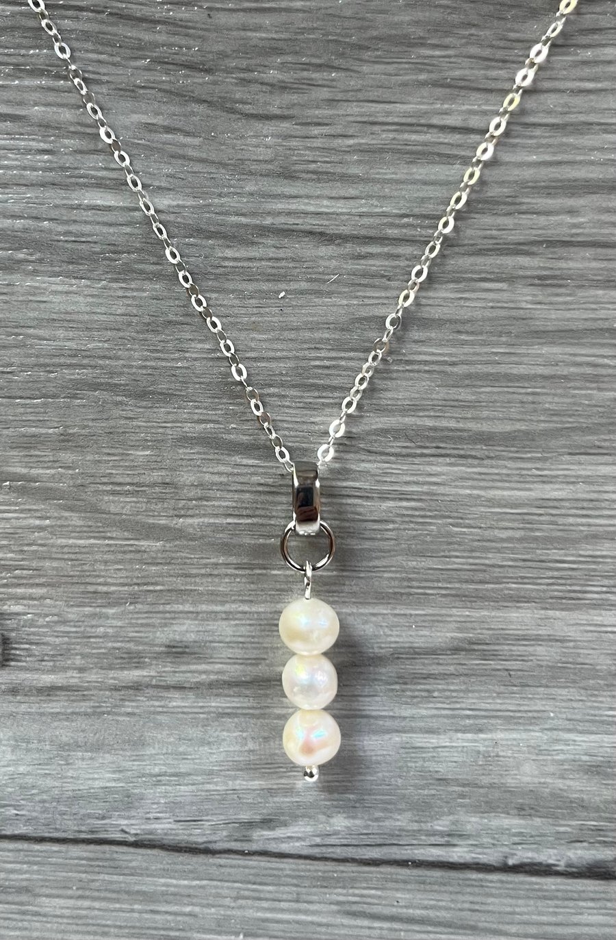 Sterling silver & freshwater pearl trilogy pendant with 16” trace chan