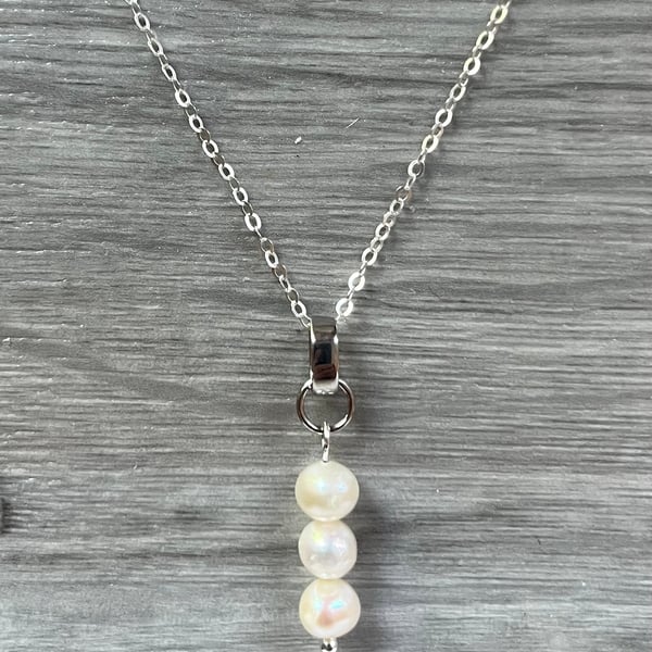 Sterling silver & freshwater pearl trilogy pendant with 16” trace chan
