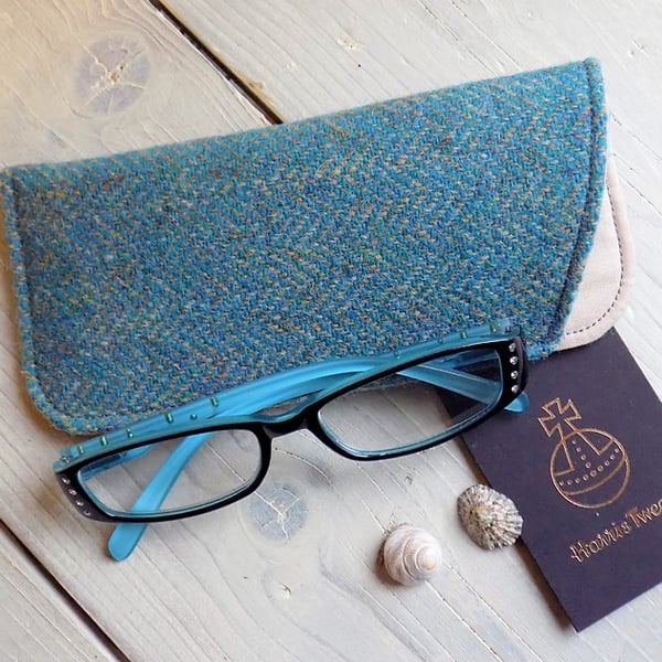 Harris Tweed eyeglasses case in turquoise and beige herringbone