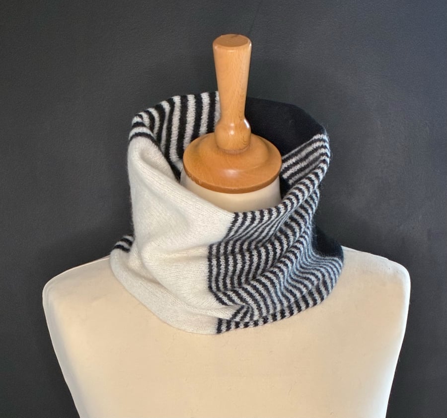 Contemporary Snood - Black & White