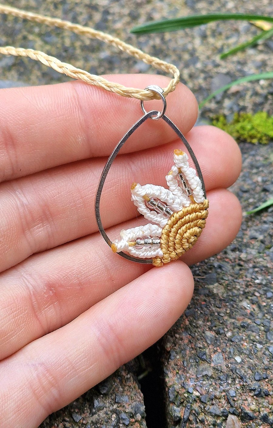 Micro macrame Daisy flower necklace