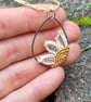 Micro macrame Daisy flower necklace - Image 1