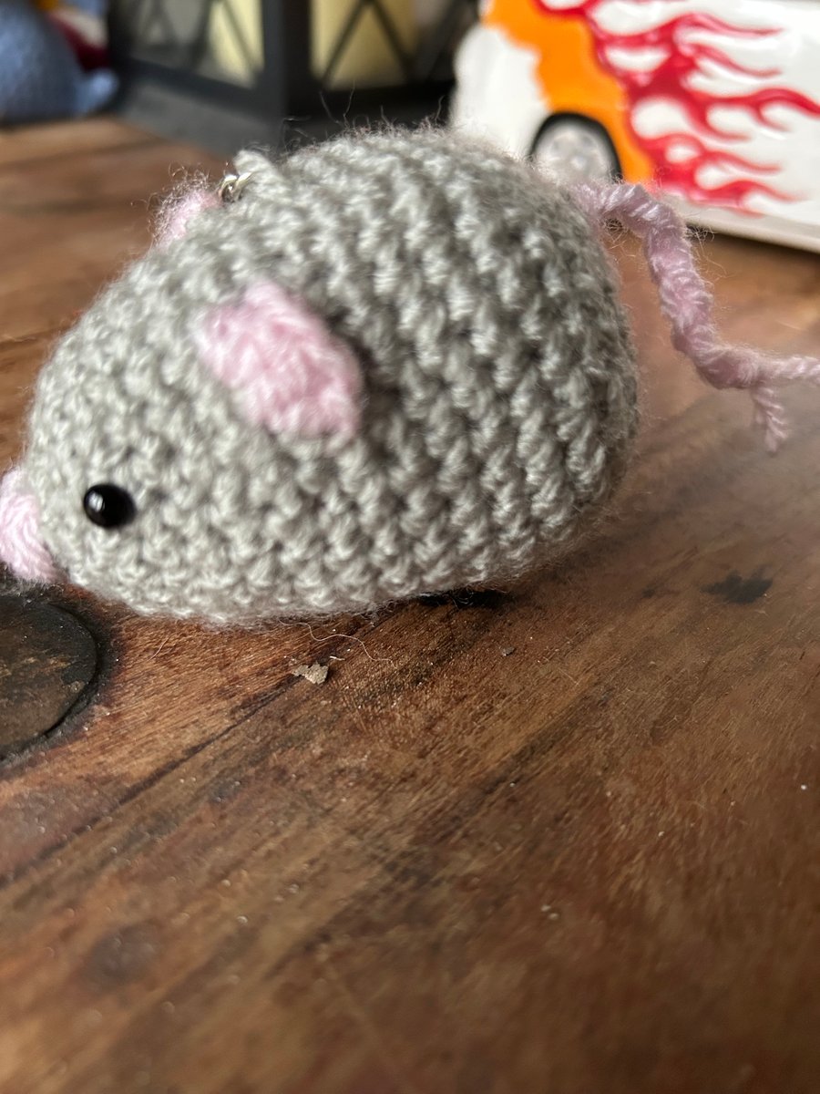 Monty Mouse – Grey Crocheted Keyring