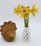 macrame flower daffodils and vase - Image 3