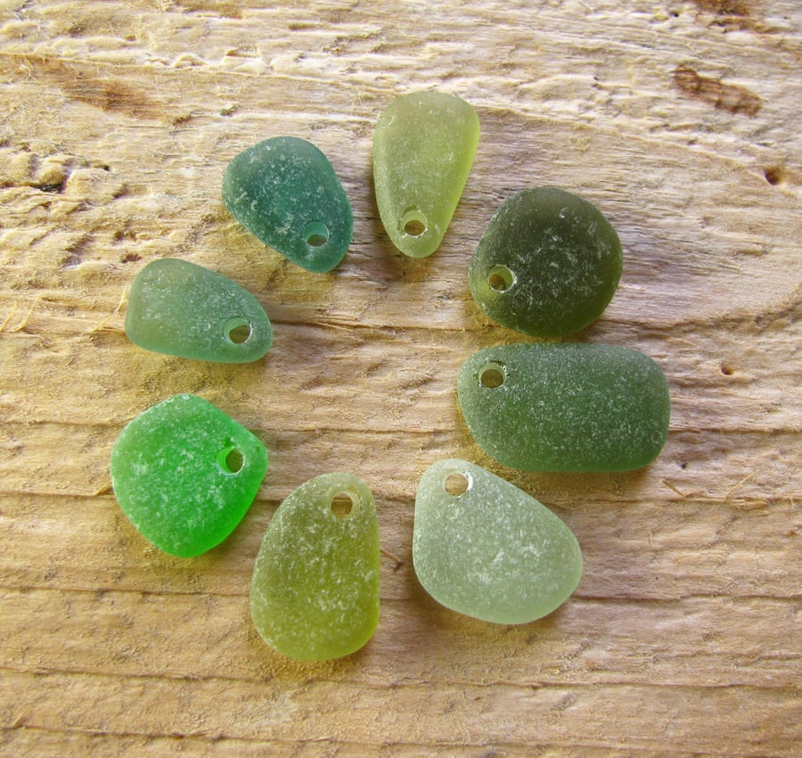 8 Natural sea glass beads, top drilled, supplies (8)