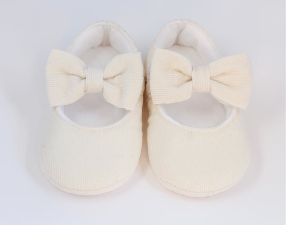 Ivory baby girls shoes, christening shoes, baby shoes. Baby girls gifts.