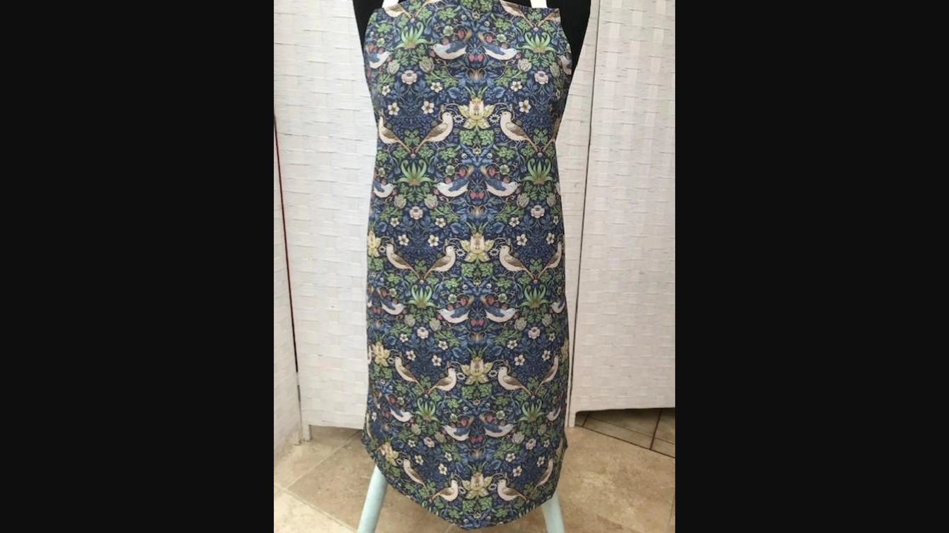 William Morris Water Resistant Aprons  Starwberry Thief, Adult size. 76 cm 