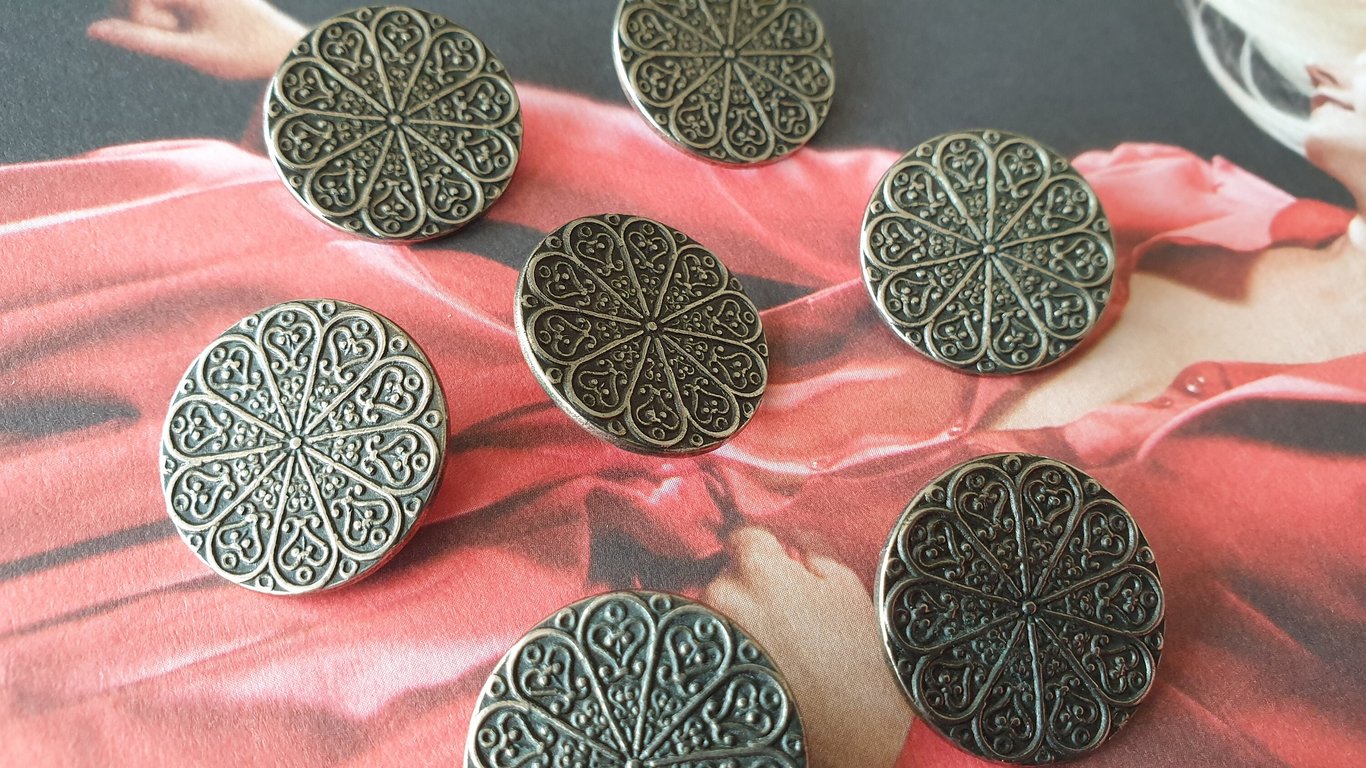 23mm 7 8" Antique Silver Floral and Heart button