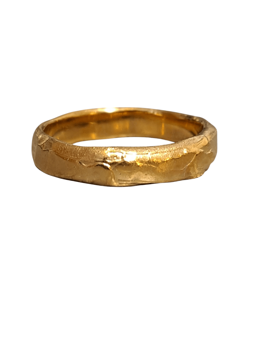 18ct yellow gold 5mm wide wedding ring