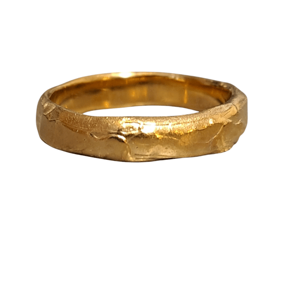 18ct yellow gold 5mm wide wedding ring