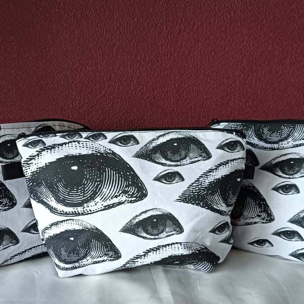 I've got my eye on you! Makeup bag. Perfectly imperfect 
