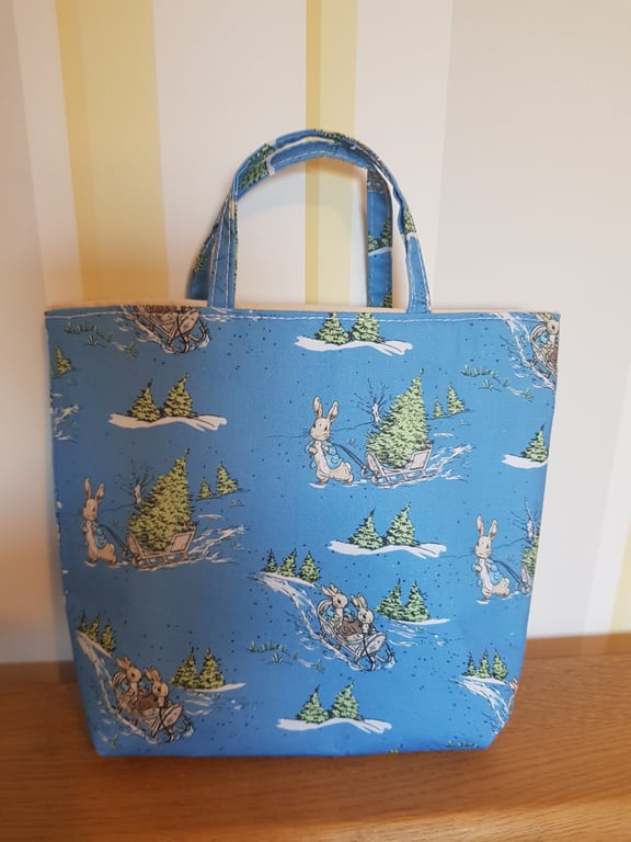 Reusable Christmas gift bag: Peter Rabbit sledges