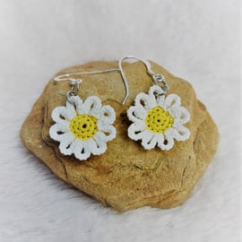 Micro-crochet daisy earrings