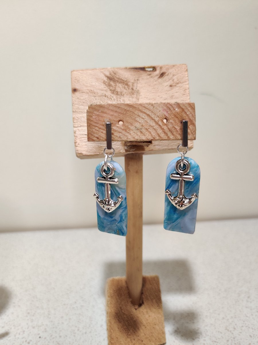 Sea blue scraps arch anchor dangle 