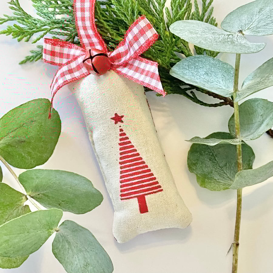 SCANDI CHRISTMAS TREE DECORATION - red on cream