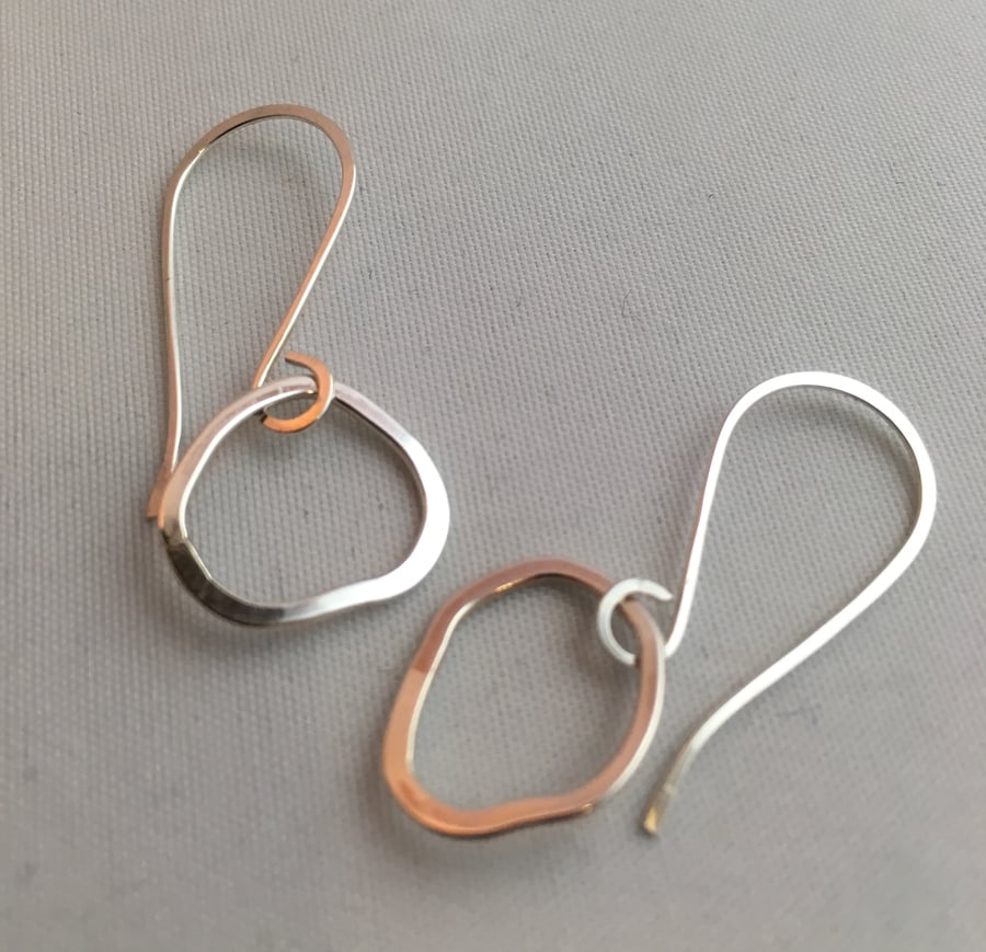 Oval loop earrings
